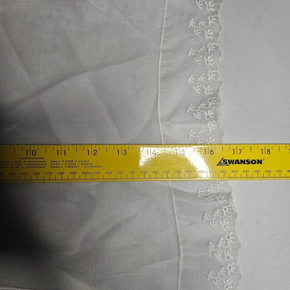 Vtg‎ Sheer White Half Apron Floral Eyelet Embroidered Scalloped Edge Victorian